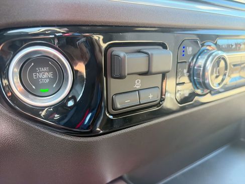 New 2026 GMC Sierra 1500 SLT w/ SLT Premium Package AWD/4WD image 25