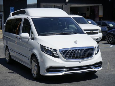 Used 2018 Mercedes-Benz Metris Passenger image 5