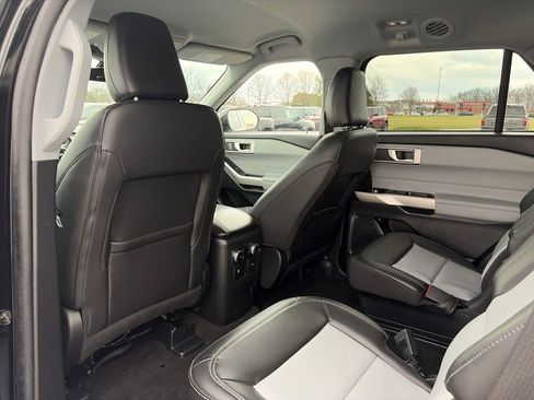 Used 2023 Ford Explorer XLT w/ Equipment Group 202A image 27