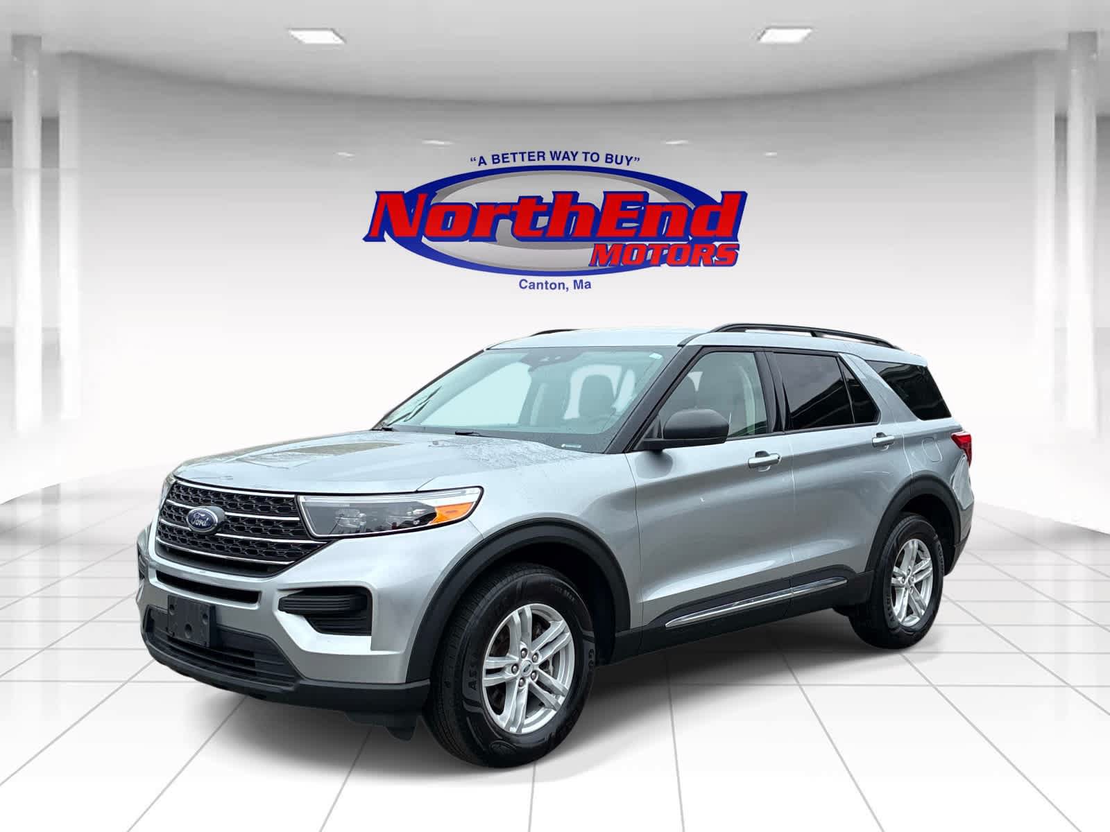Used 2023 Ford Explorer XLT AWD/4WD image 3
