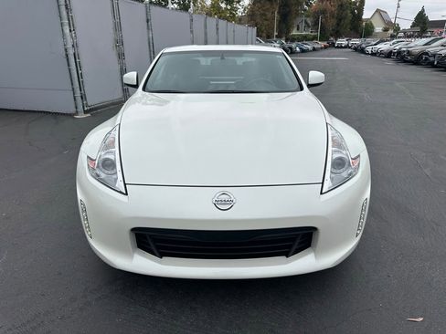 Used 2013 Nissan 370Z Touring RWD image 4