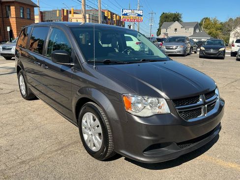 Used 2015 Dodge Grand Caravan SE w/ Quick Order Package 29E SE FWD image 2