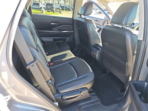 Used 2023 Nissan Pathfinder SL image 26