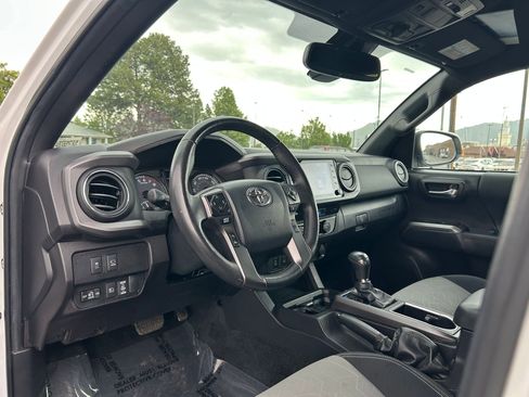 Used 2023 Toyota Tacoma TRD Off-Road w/ Advanced Technology Package AWD/4WD image 11
