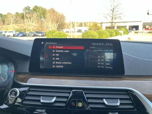 Used 2019 BMW 540i w/ M Sport Package image 24