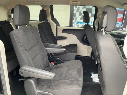 Used 2019 Dodge Grand Caravan SE w/ UConnect Hands-Free Group image 13
