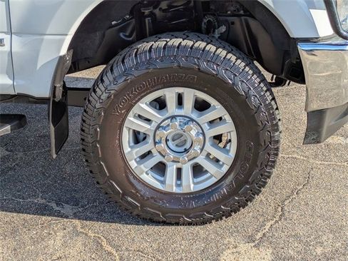 Used 2019 Ford F250 XLT w/ FX4 Off-Road Package image 11
