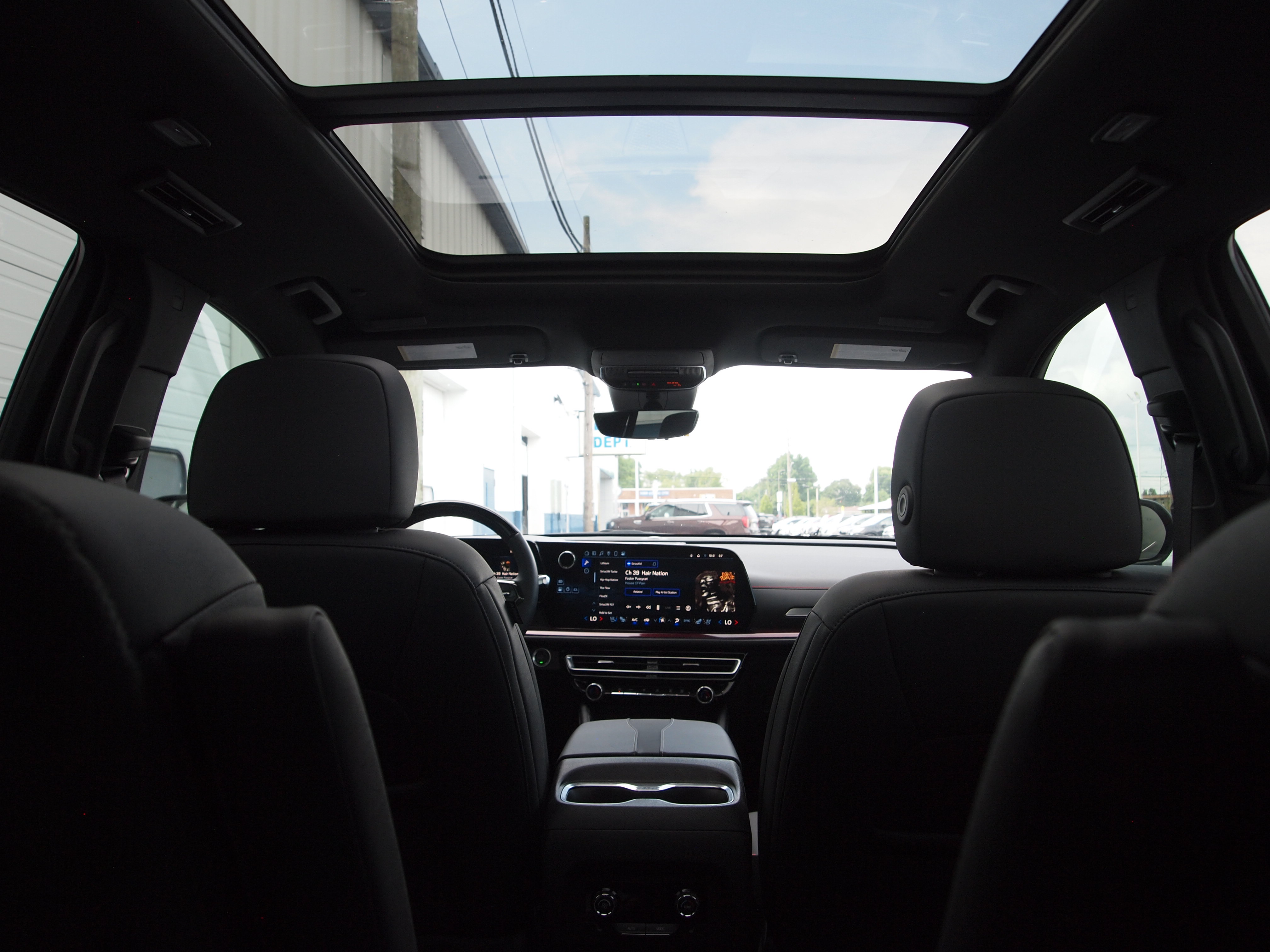 Used 2024 Chevrolet Traverse RS w/ LPO, Floor Liner Package AWD/4WD image 30