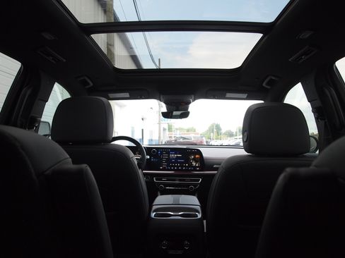 Used 2024 Chevrolet Traverse RS w/ LPO, Floor Liner Package image 30