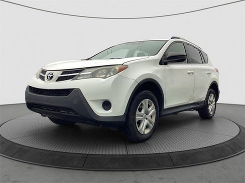 Used 2015 Toyota RAV4 LE image 3