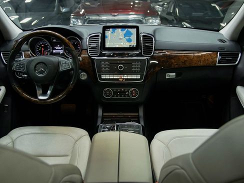 Used 2017 Mercedes-Benz GLS 550 4MATIC image 32