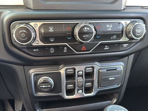 Used 2021 Jeep Wrangler Unlimited Islander image 24