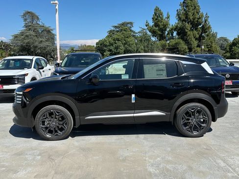New 2026 Nissan Kicks SR w/ SR Premium Package FWD image 2