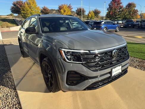 New 2026 Volkswagen Atlas Cross Sport SEL R-Line image 3