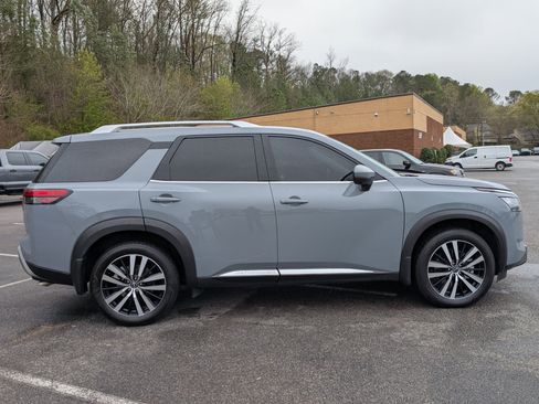 Used 2025 Nissan Pathfinder Platinum w/ Cargo Package image 10