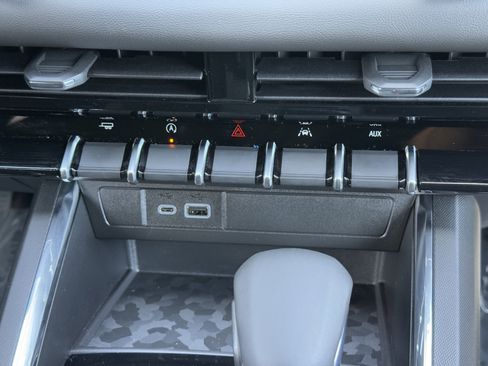 New 2026 GMC Canyon Elevation w/ Convenience Package image 64