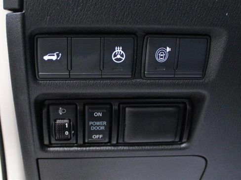 Used 2018 Nissan Armada Platinum w/ Interior Lighting Package image 19