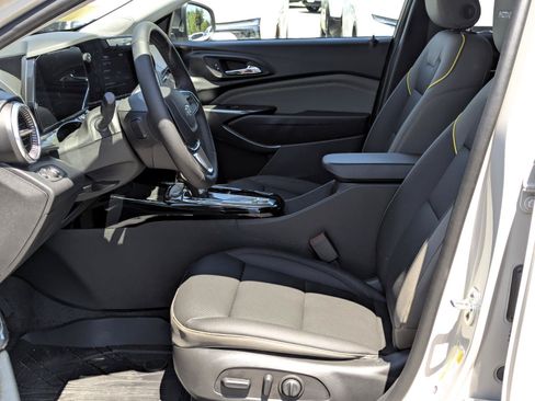 New 2026 Chevrolet Trax ACTIV w/ Sunroof Package FWD image 13