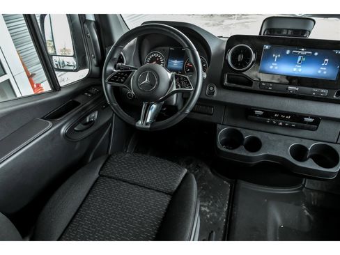 Used 2025 Mercedes-Benz Sprinter 2500 image 6