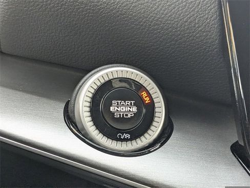 Certified 2025 Jeep Wagoneer Series III w/ Premium Group I image 28