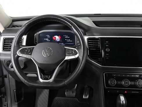 Certified 2022 Volkswagen Atlas SEL Premium image 4