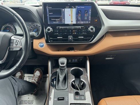Used 2022 Toyota Highlander Platinum image 18