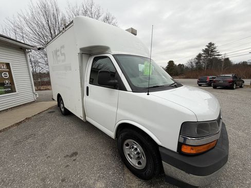 Used 2017 Chevrolet Express 3500 image 8