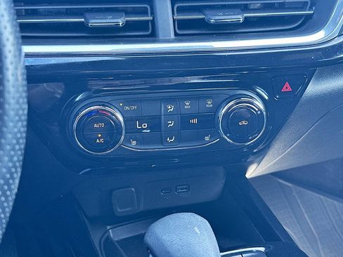 Used 2024 Chevrolet Trax RS w/ Sunroof Package FWD image 14