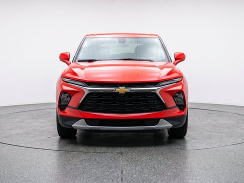 Used 2025 Chevrolet Blazer LT FWD image 2