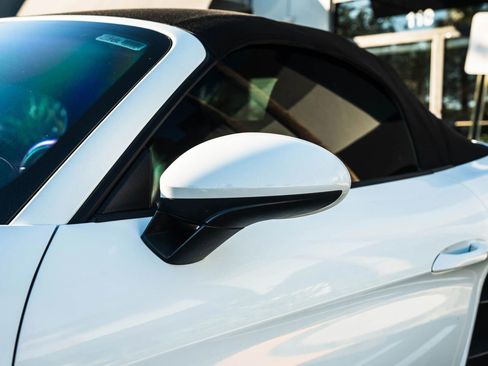 Used 2017 Porsche 718 Boxster RWD image 16