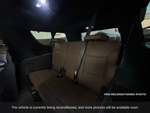 Used 2023 Chevrolet Suburban High Country image 13