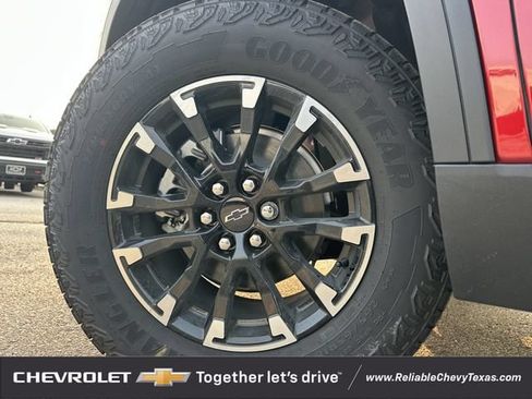 New 2026 Chevrolet Traverse Z71 w/ Driver Confidence Package AWD/4WD image 10