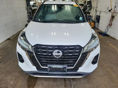 Used 2024 Nissan Kicks SR w/ SR Premium Package FWD image 2