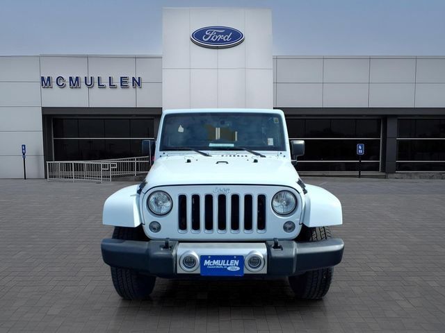 Used 2017 Jeep Wrangler Unlimited Sahara AWD/4WD image 2