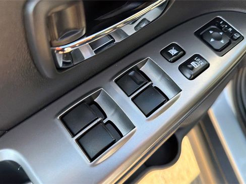Used 2025 Mitsubishi Outlander Sport SE AWD/4WD image 19
