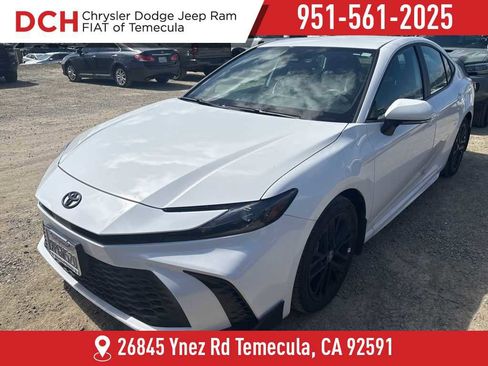 Used 2025 Toyota Camry SE image 1