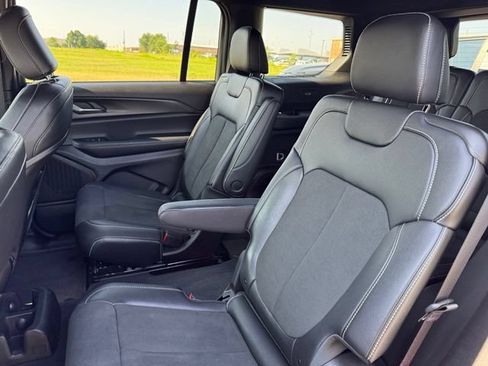 Used 2025 Jeep Grand Cherokee L Laredo RWD image 14