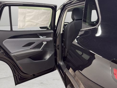 New 2026 Volkswagen Tiguan SE AWD/4WD image 28