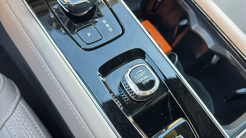Certified 2026 Volvo XC90 B6 Plus AWD/4WD image 16