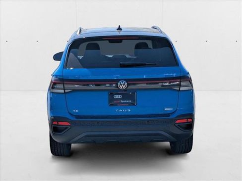 New 2025 Volkswagen Taos SE image 7