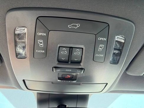 Used 2024 Toyota Sienna XSE FWD image 20