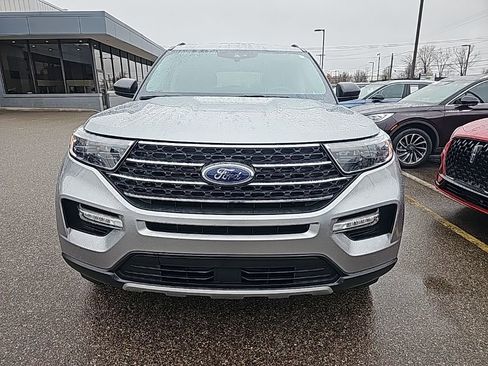 Used 2023 Ford Explorer XLT w/ Equipment Group 202A image 3