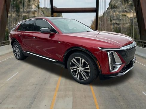 New 2026 Cadillac Lyriq Luxury RWD image 1