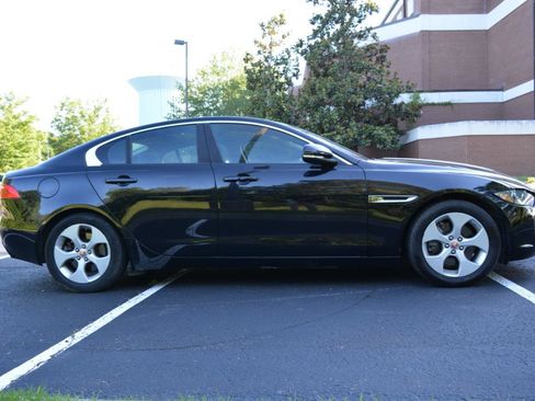 Used 2017 Jaguar XE RWD image 4