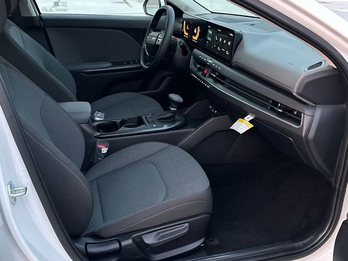 New 2025 Kia K4 FWD image 9