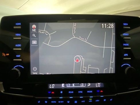 Used 2023 Toyota Sienna Platinum FWD image 18