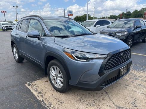 Used 2023 Toyota Corolla Cross LE FWD image 3