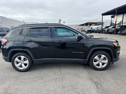 Used 2019 Jeep Compass Latitude w/ Popular Equipment Group FWD image 4