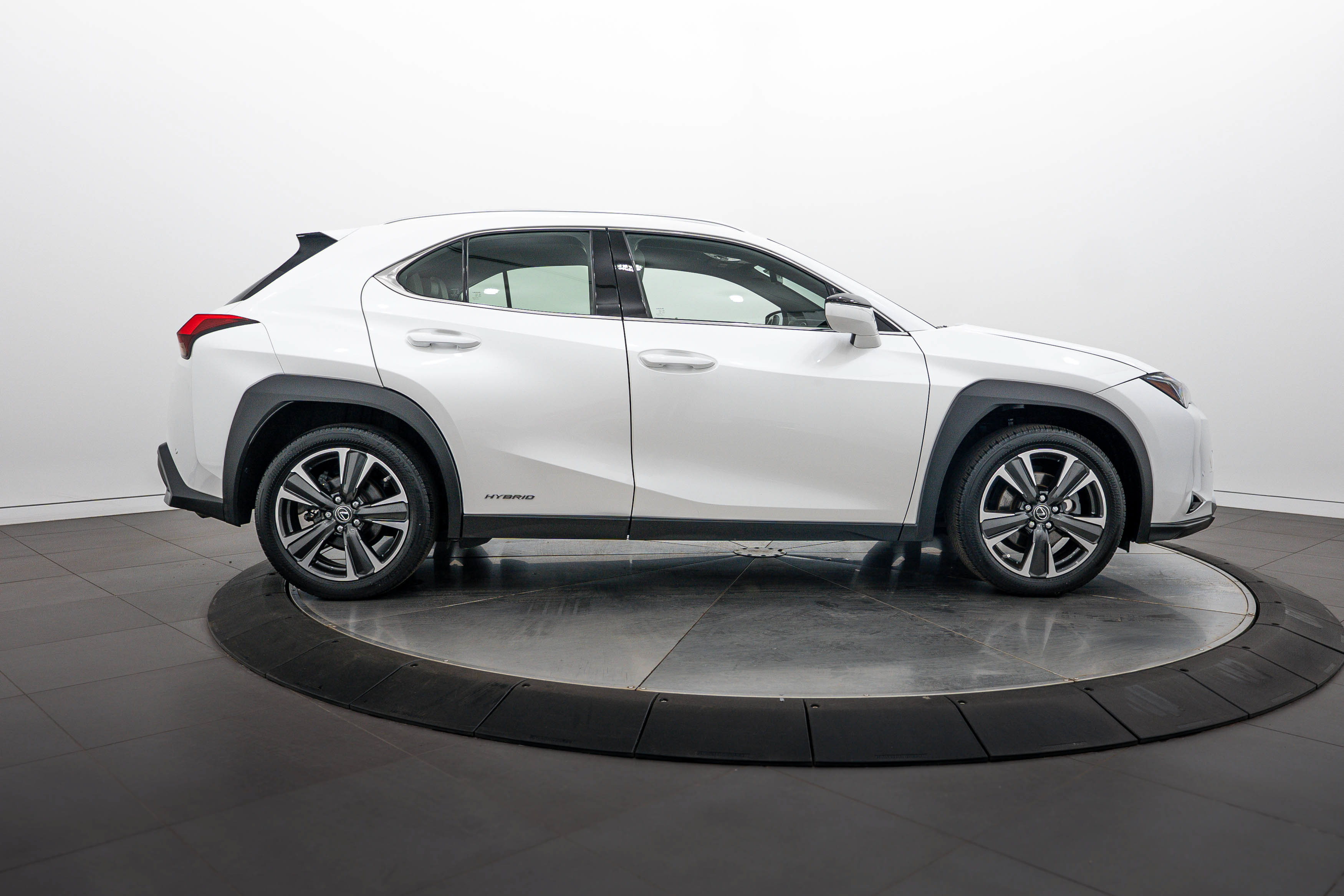 Used 2019 Lexus UX 250h AWD/4WD image 3