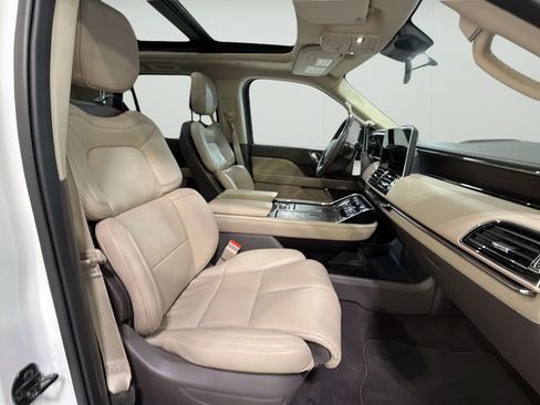 Used 2024 Lincoln Navigator Premiere AWD/4WD image 24